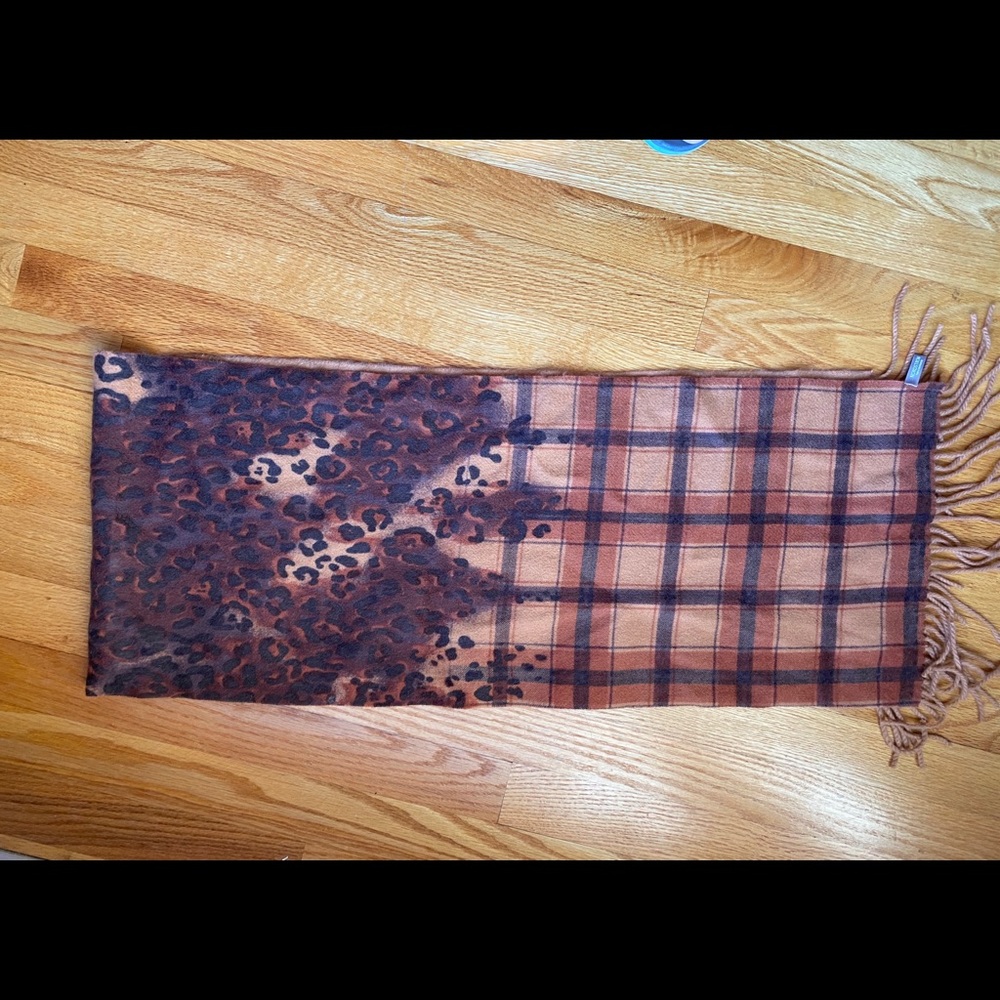 Women’s Nordstrom cashmere scarf